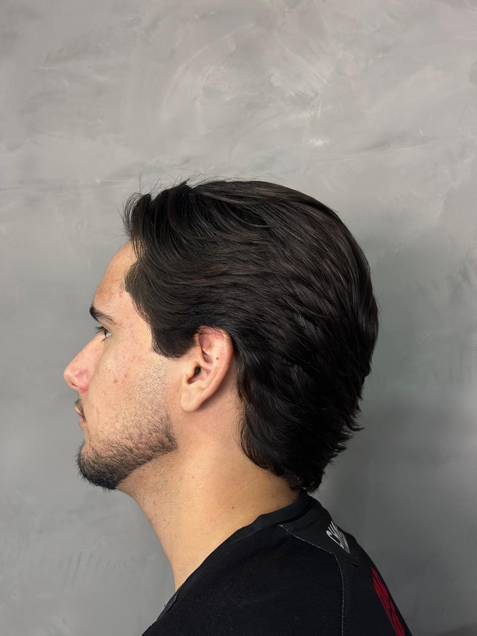 Corte social médio com acabamento na navalha